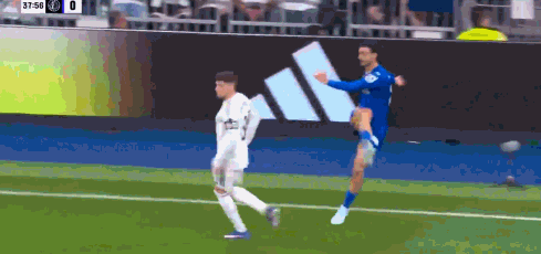 kaiyun-半场：皇马0-1赫塔费，萨特里亚诺凌空斩，维尼修斯失单刀